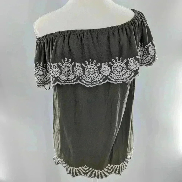 Fever Embroidered On/Off Shoulder Ruffle Top Blouse Size Medium Light Army Green - Picture 6 of 11
